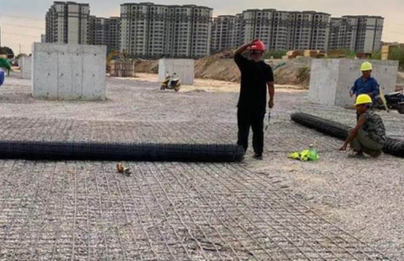 武鸣土工格栅铺设前地基要怎么处理？